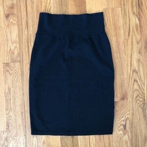 Wilfred Fitted Black Skirt